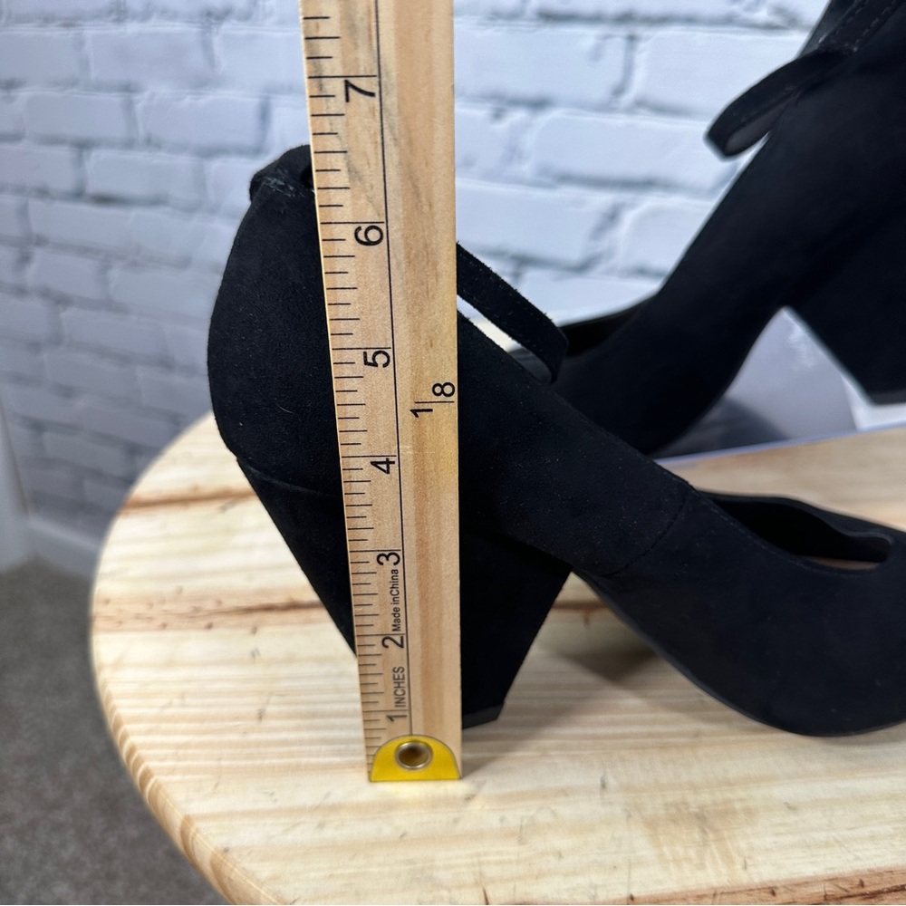 Torrid Collection Womens Size 8W Block Heels Ankle Strap Black Pumps Classic - Picture 13 of 13
